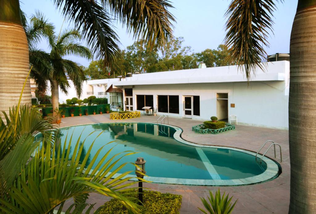 Black Mango Resort Kala Amb Exterior photo